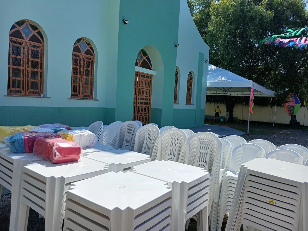Alugamos mesas cadeiras e toalhas
