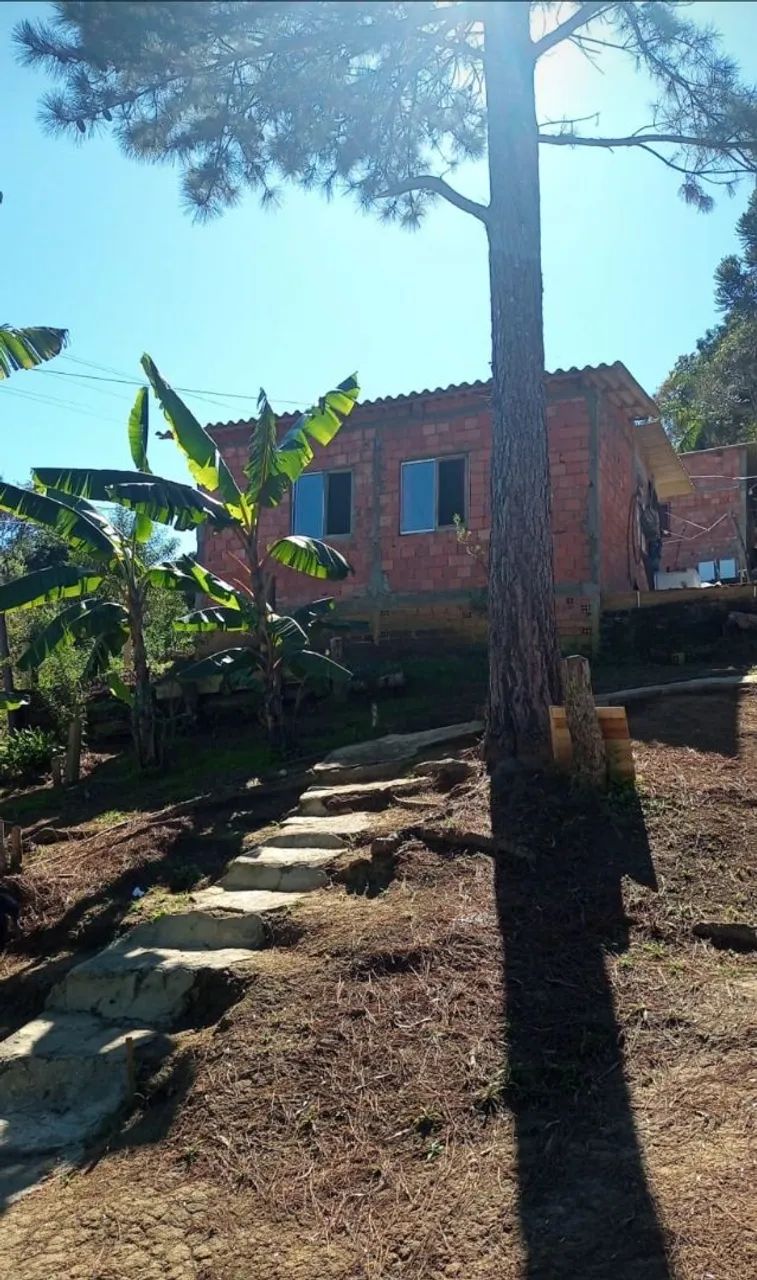 Chácara com 3 casas
