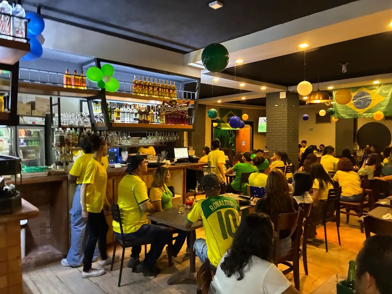 OPORTUNIDADE ÚNICA - PIZZARIA E RESTAURANTE A VENDA. 