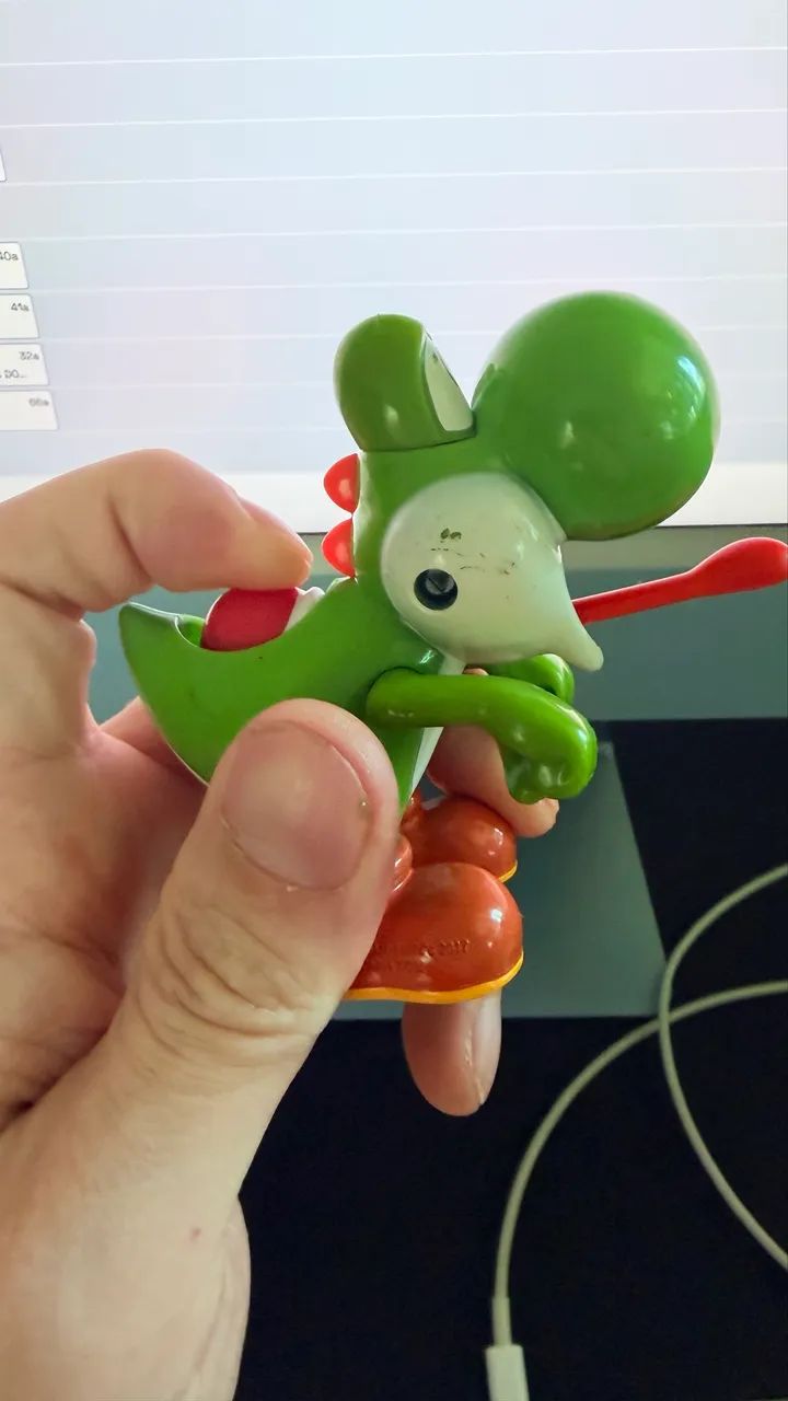 Yoshi colecionável com língua retrátil  - Foto 3