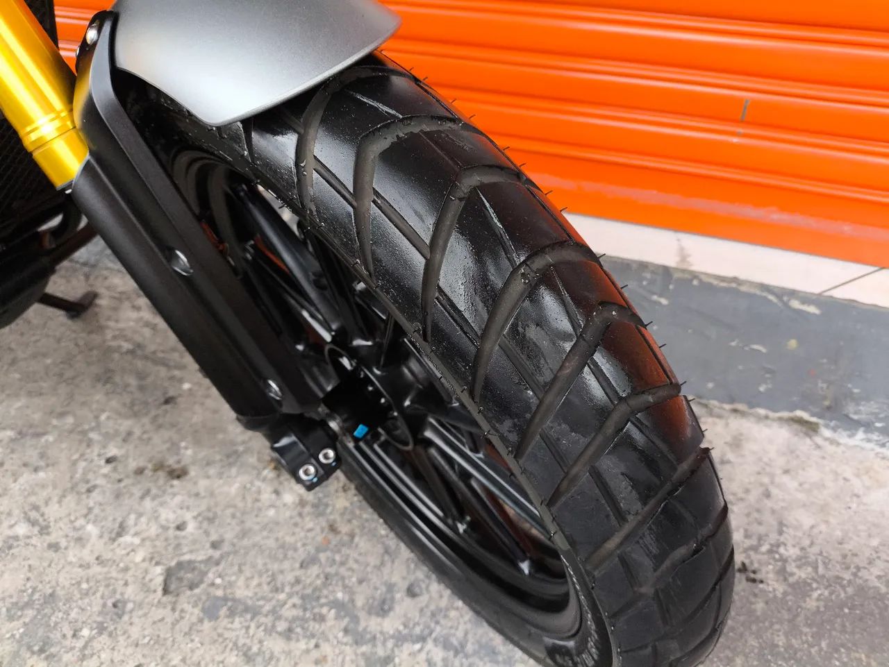 TRIUMPH SCRAMBLER 400X 2025 ABS COM 13 MIL KM  - Foto 7