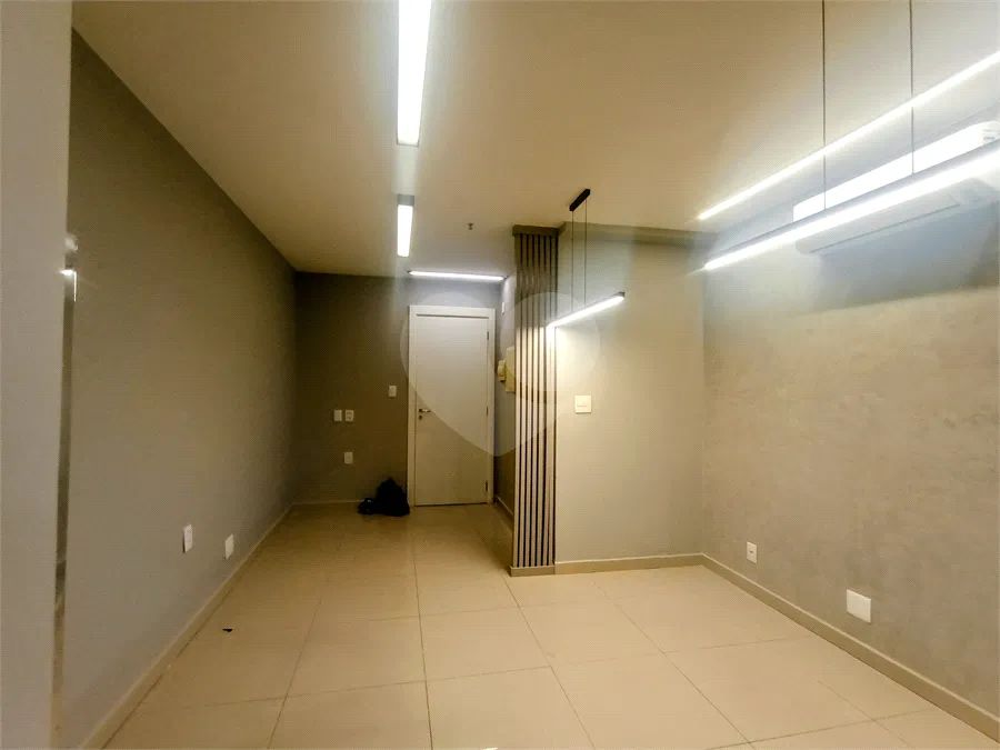 Excelente Sala Comercial no Shopping Nova América  Torre 3