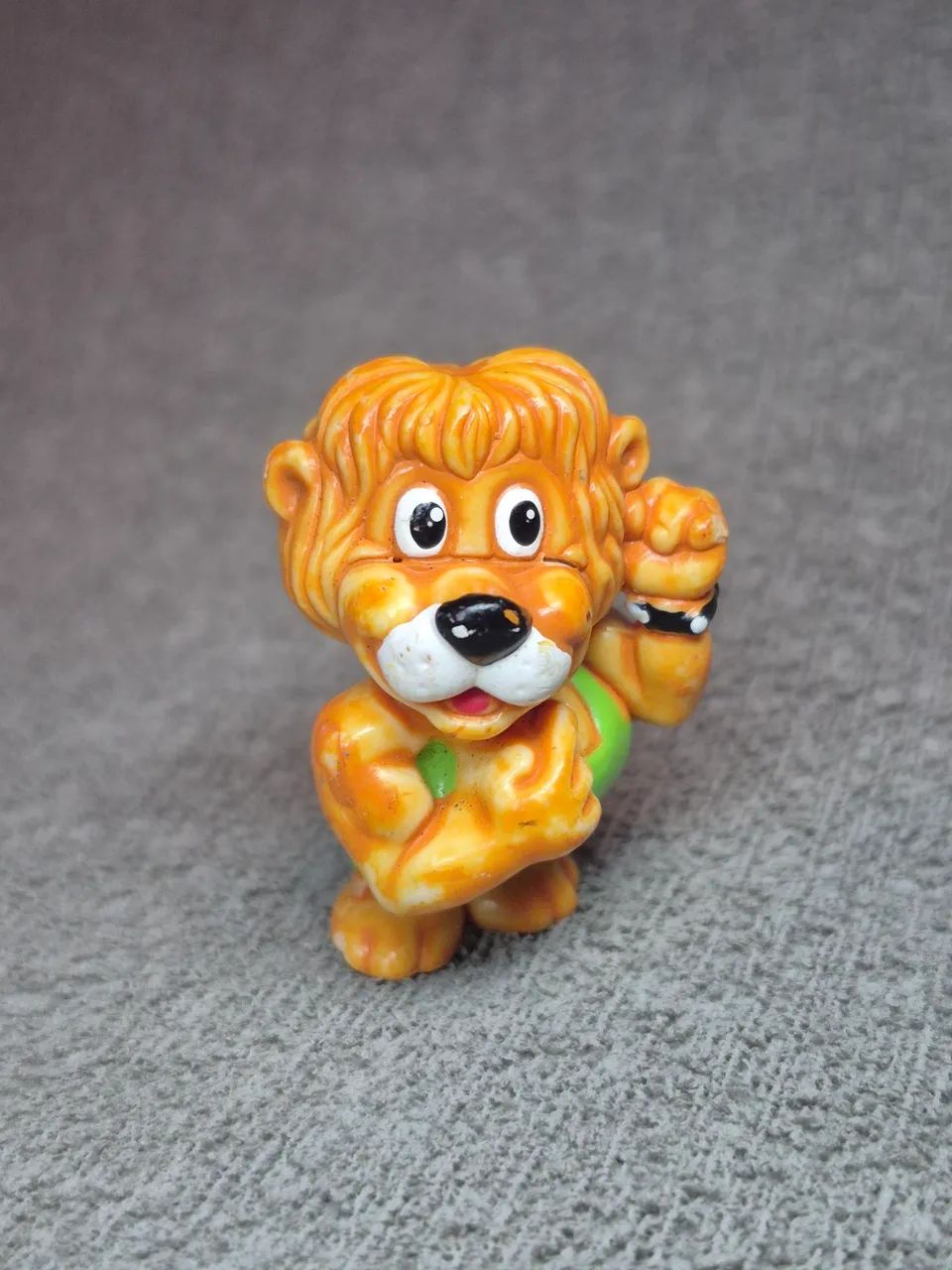 Kinder Ovo Leaoventura