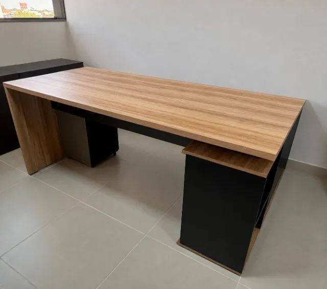MESA PARA ESCRITÓRIO (tenho duas no mesmo modelo)