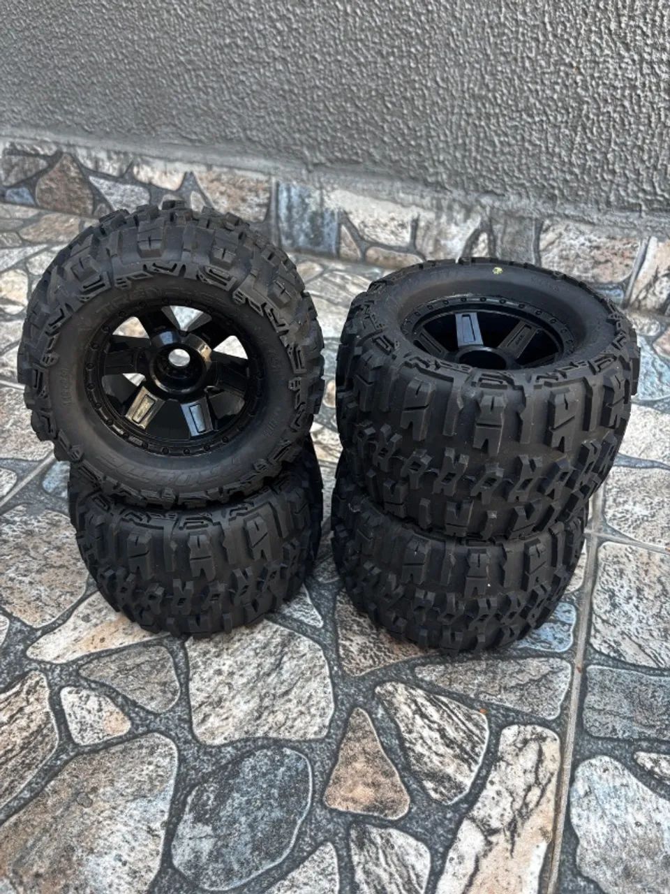 Carrinho RC Traxxas Revo - Foto 4