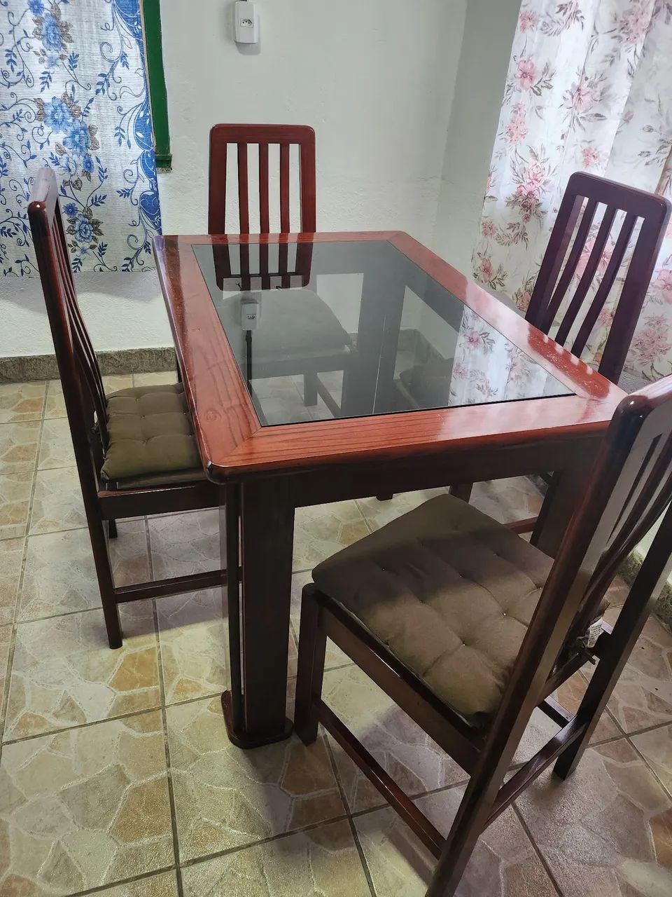 Mesa de jantar c/04 cadeiras  - Foto 2