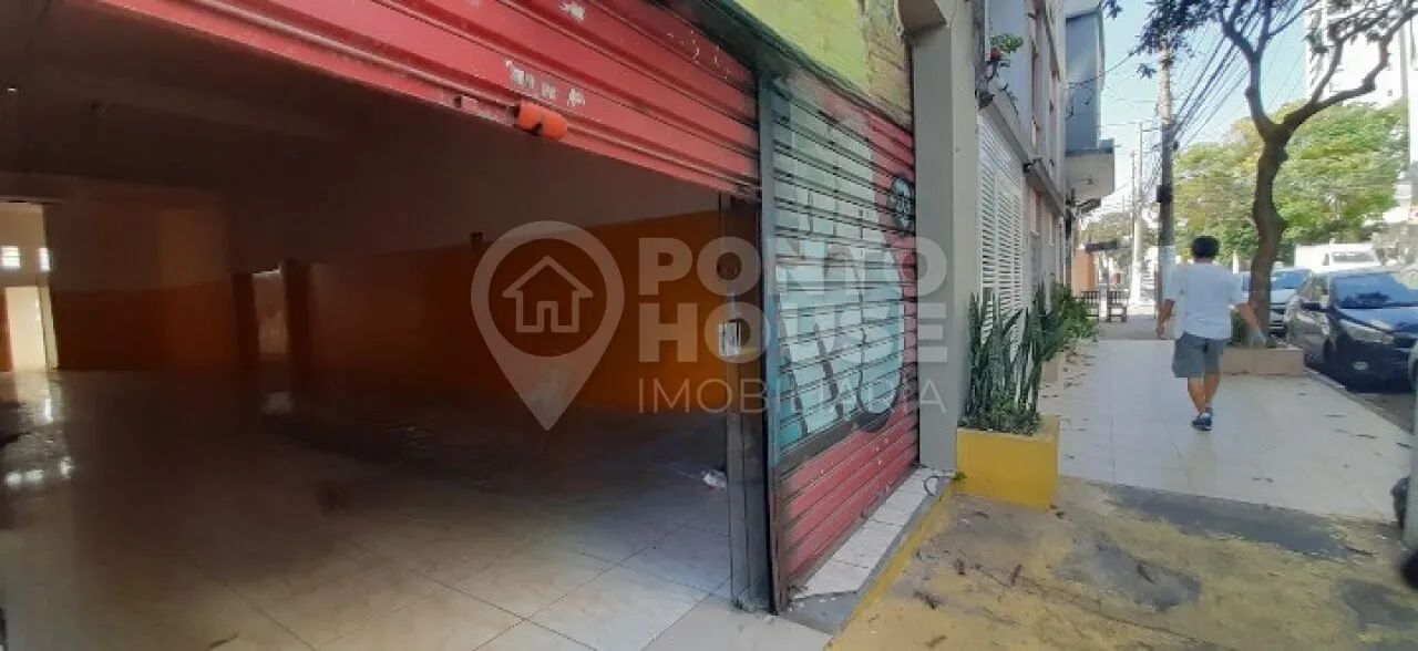 Loja ampla na Chácara Inglesa 135m², pé direito de 3,5m², 2 wc, copa e porta de aço.