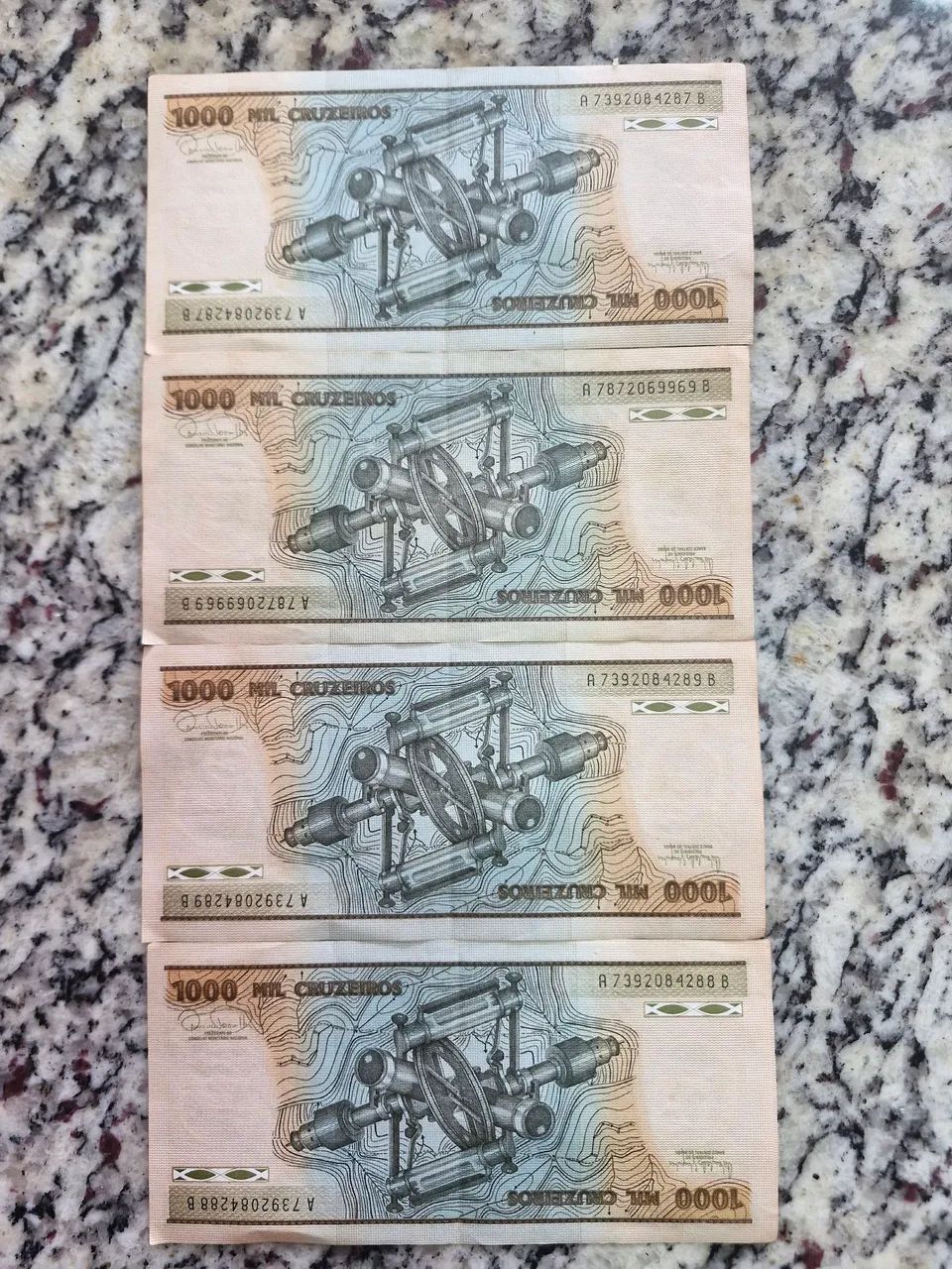 VENDO 4 NOTAS DE  MIL CRUZEIROS - Foto 2