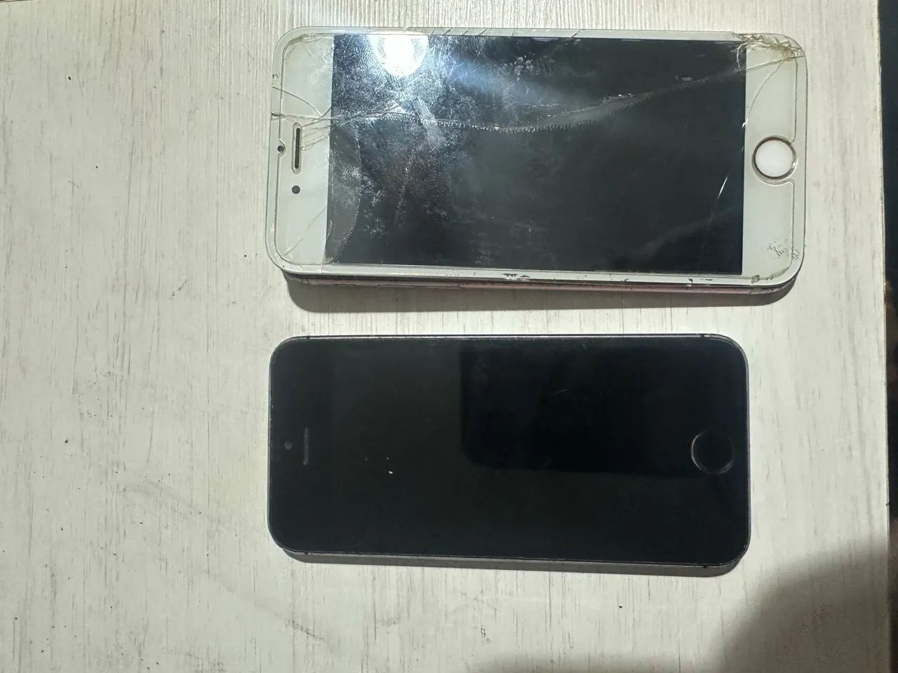 Iphone 6s Rosa e Iphone 5 Preto e Cinza (provavel retirada de peças)