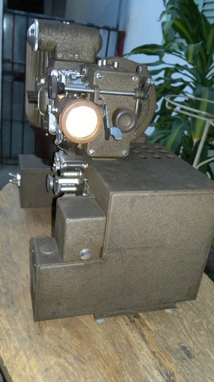 Projetor 16mm Bell & Howell - Foto 4