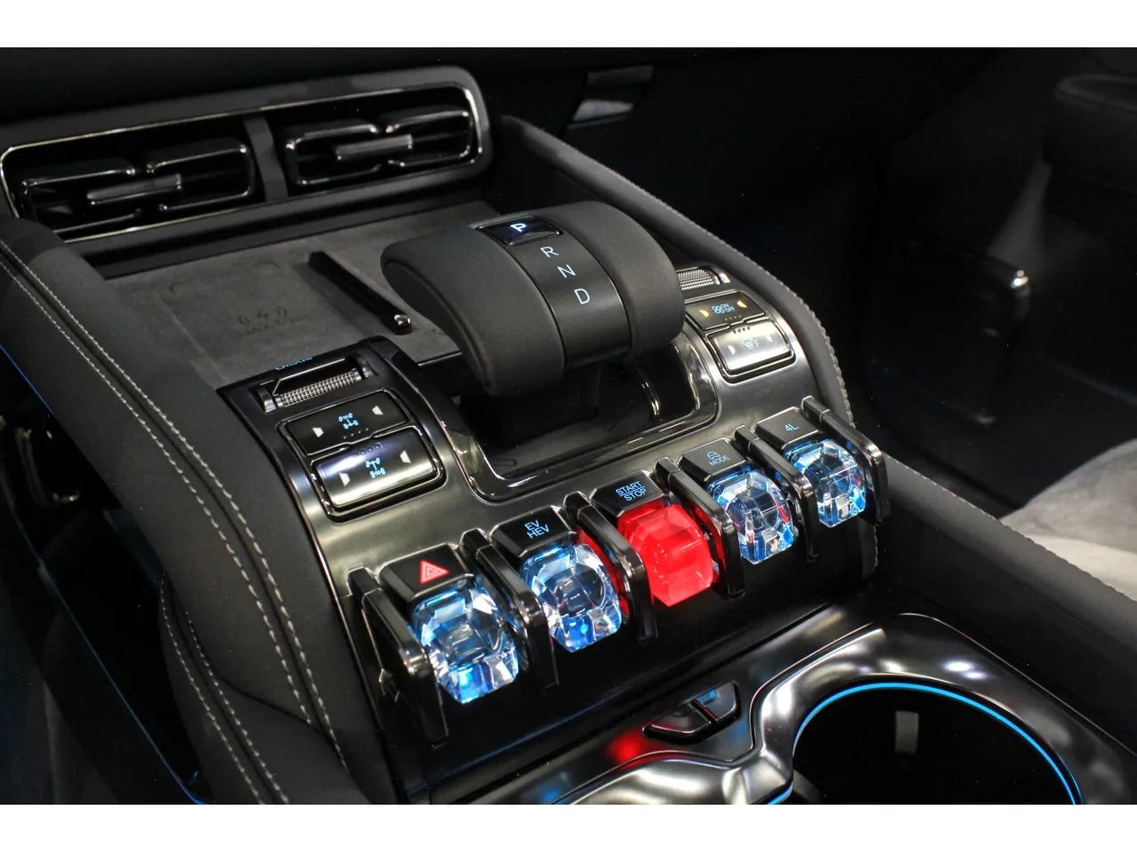 Denza B5 SUV híbrido plug-in, foto 17 de 20