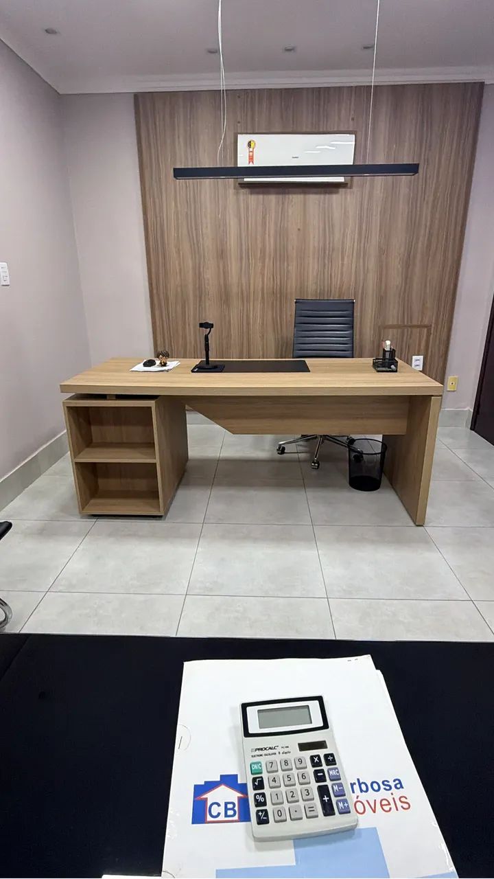 Mesa de escritório e cadeiras - Foto 2