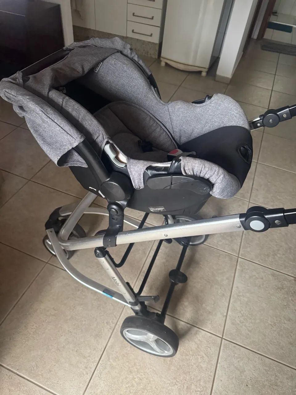 Carrinho de bebê e bebê confort dois em um. - Foto 2