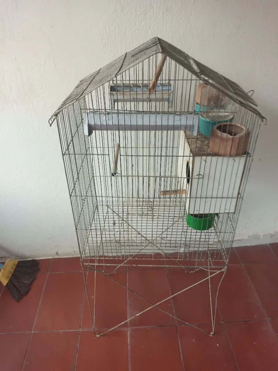 Gaiola de aço com 4 cocheiras de ração , 4 cocheiras de água e biombo de reprodução. - Foto 2