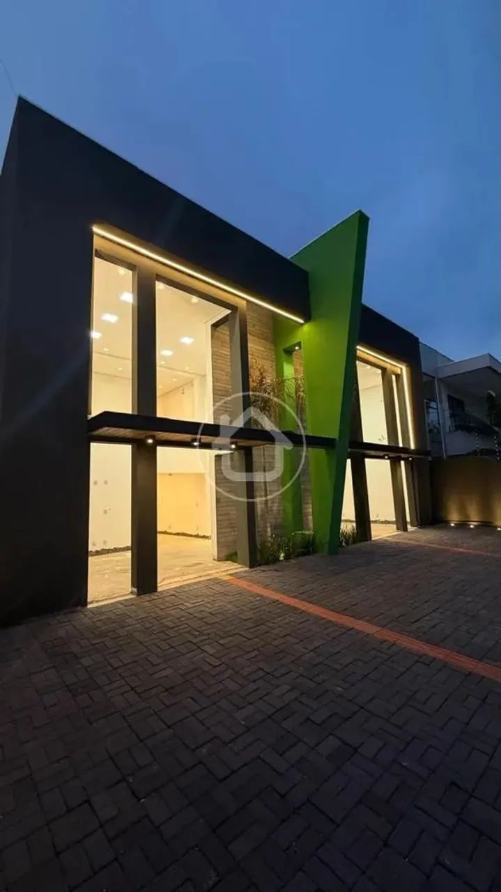 PRÉDIO COMERCIAL COM 14 SALAS