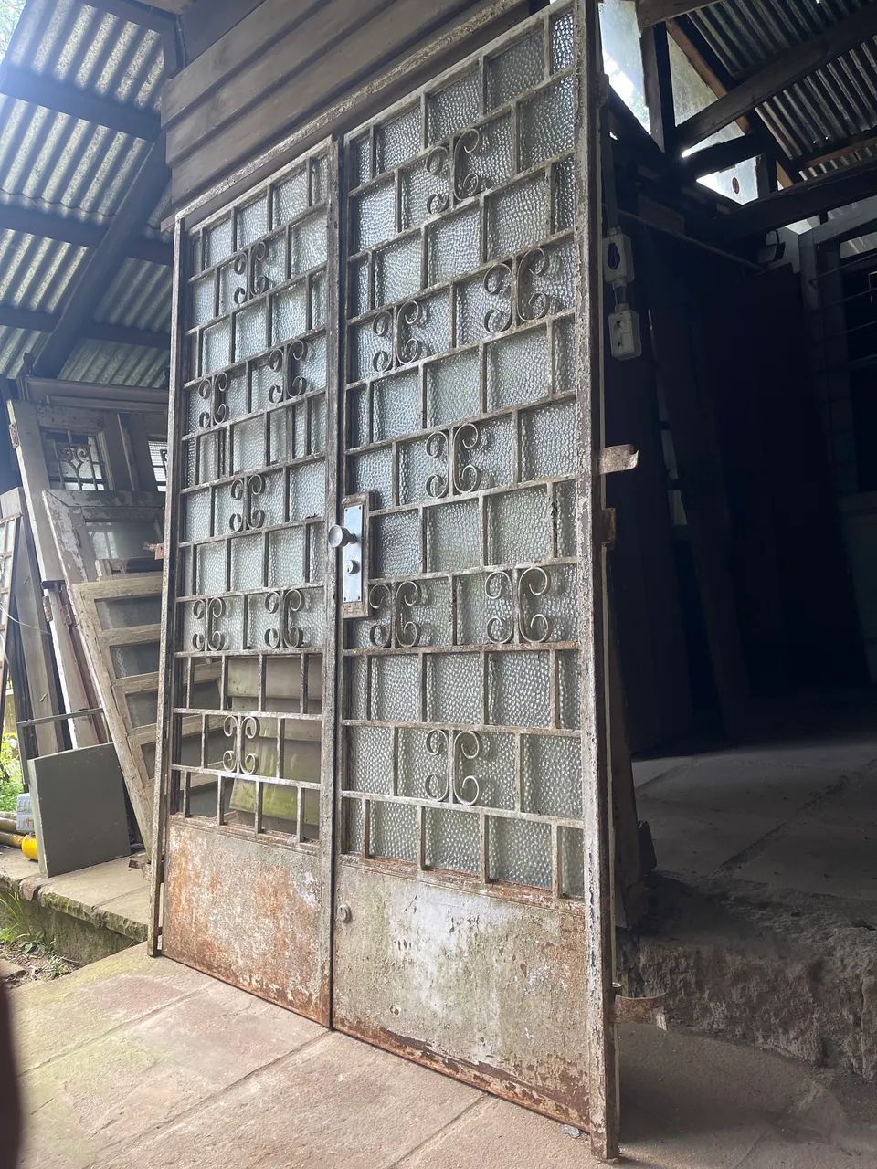 Porta antiga de ferro 