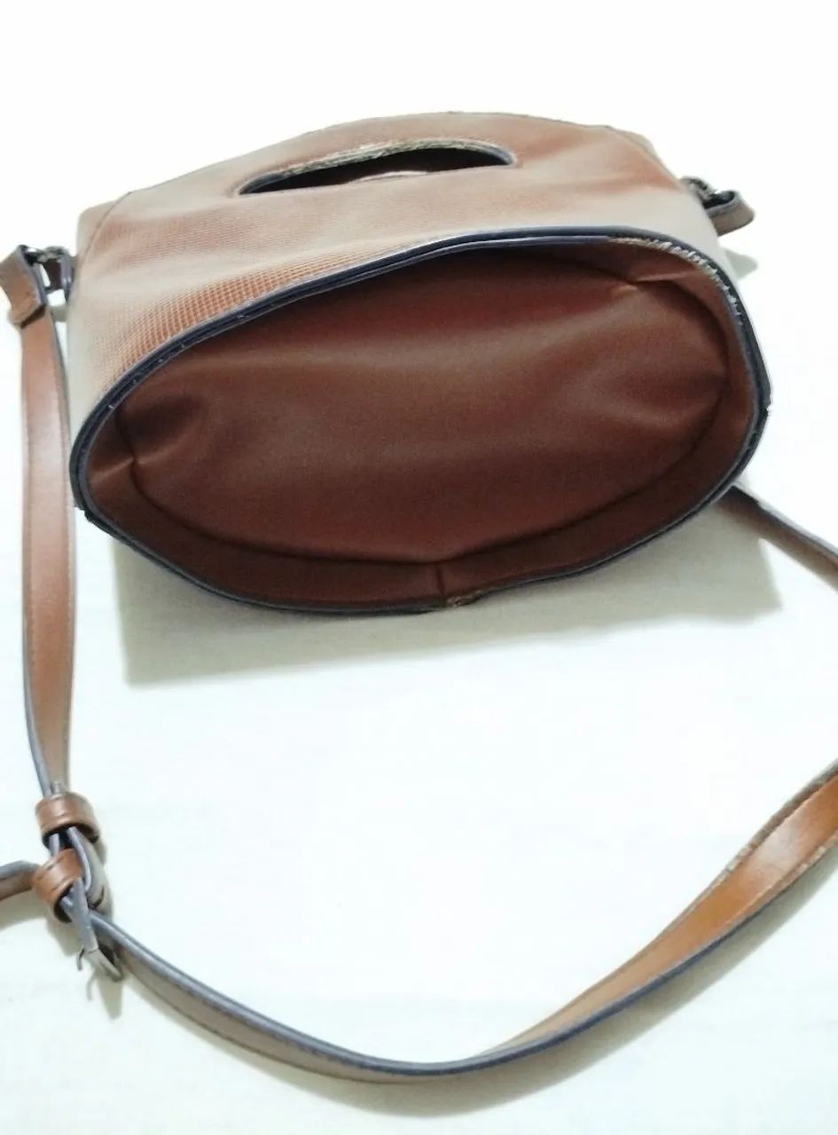 Bolsa Satinato bucket caramelo  - Foto 2