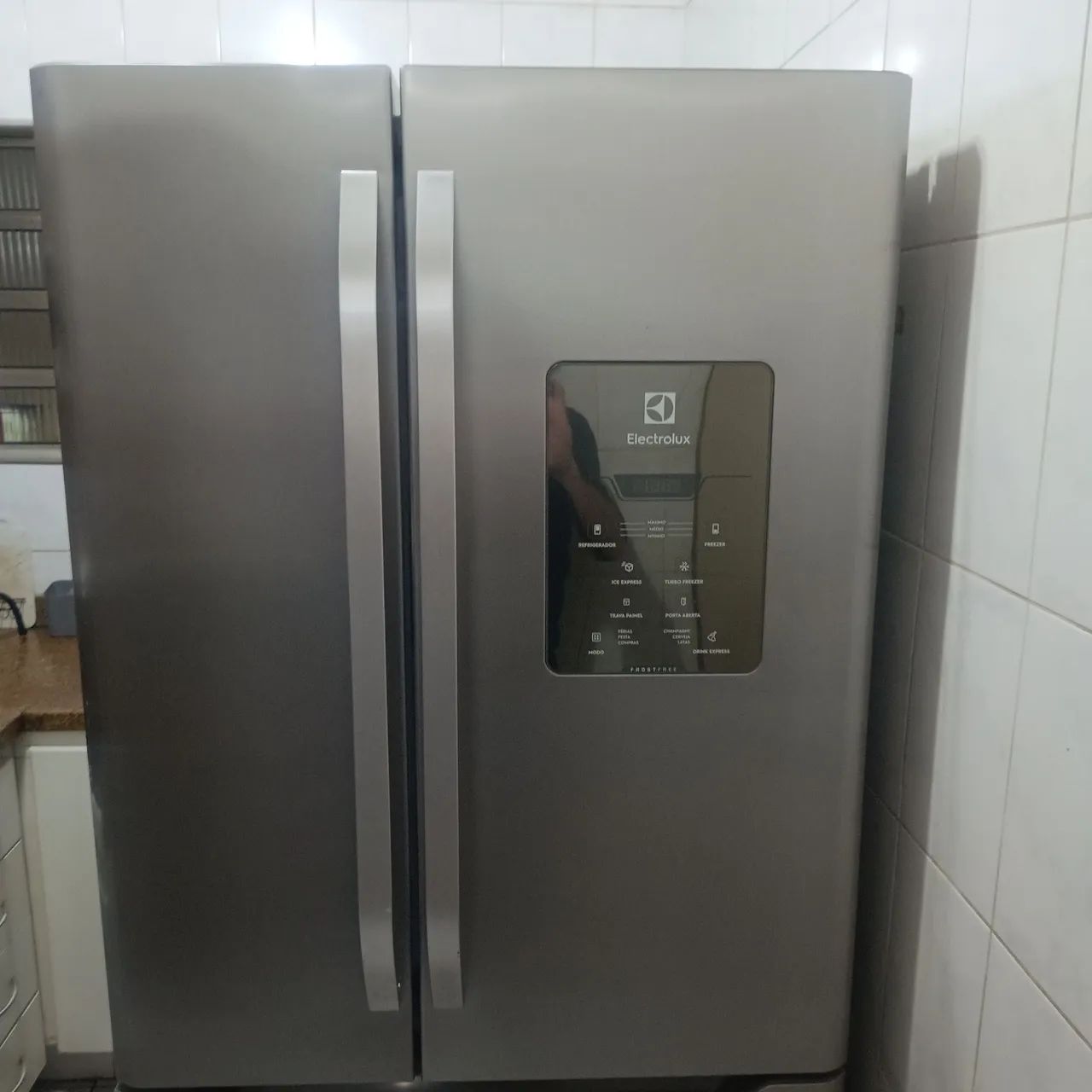 GELADERIA ELETROLUX DM84X