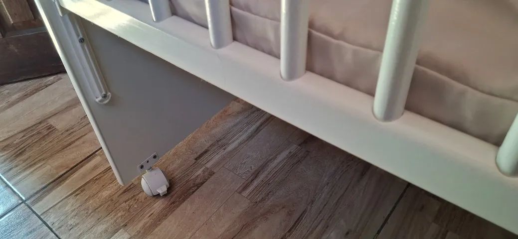 Mini Berço com Grade Móvel e Colchão  - Foto 4
