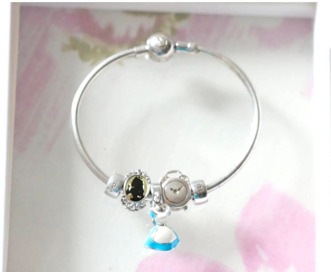 Pulseira, dois stopper e três pingentes da vivara original  - Foto 3