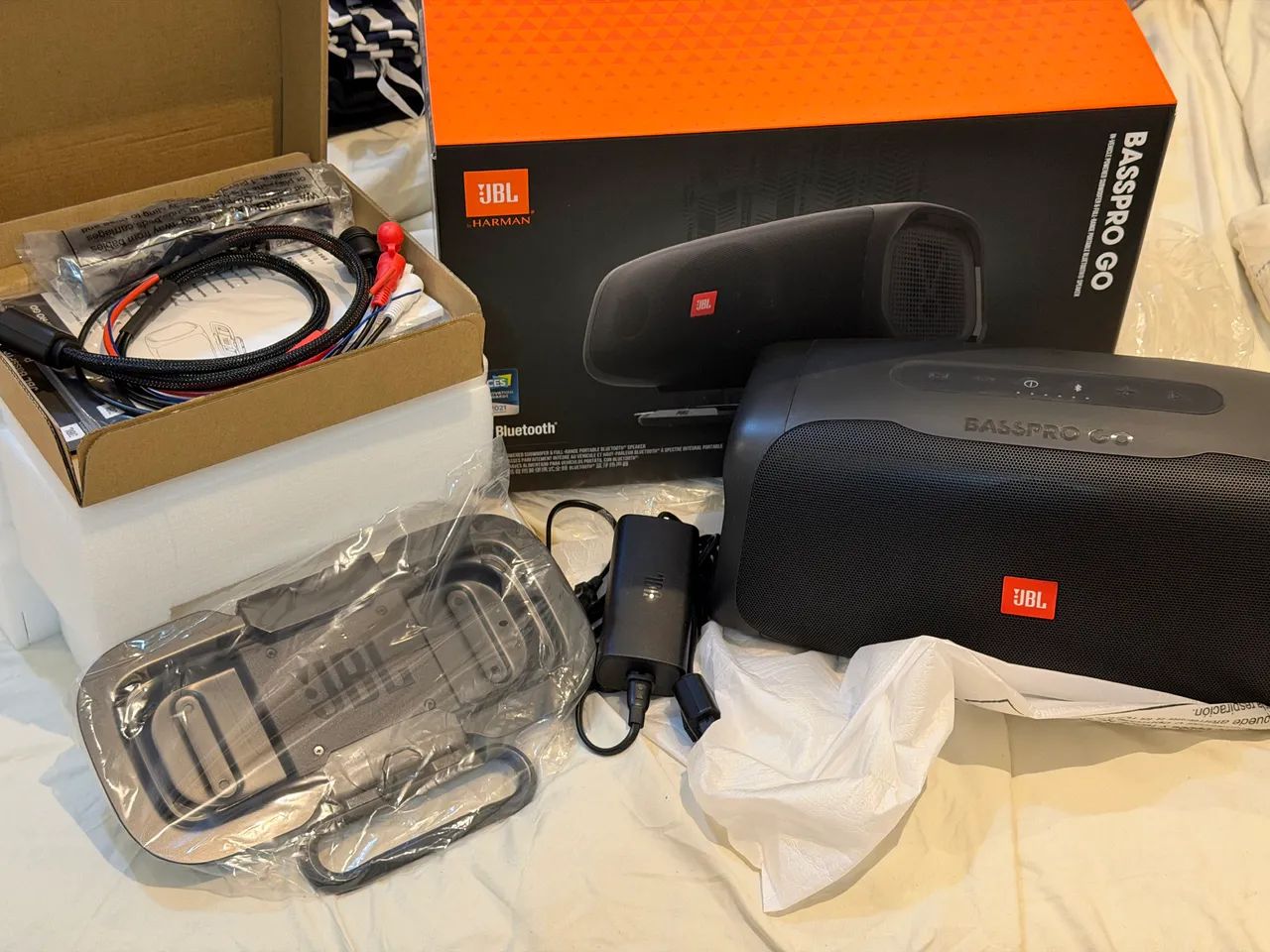 Caixa de Som JBL BASSPROGO