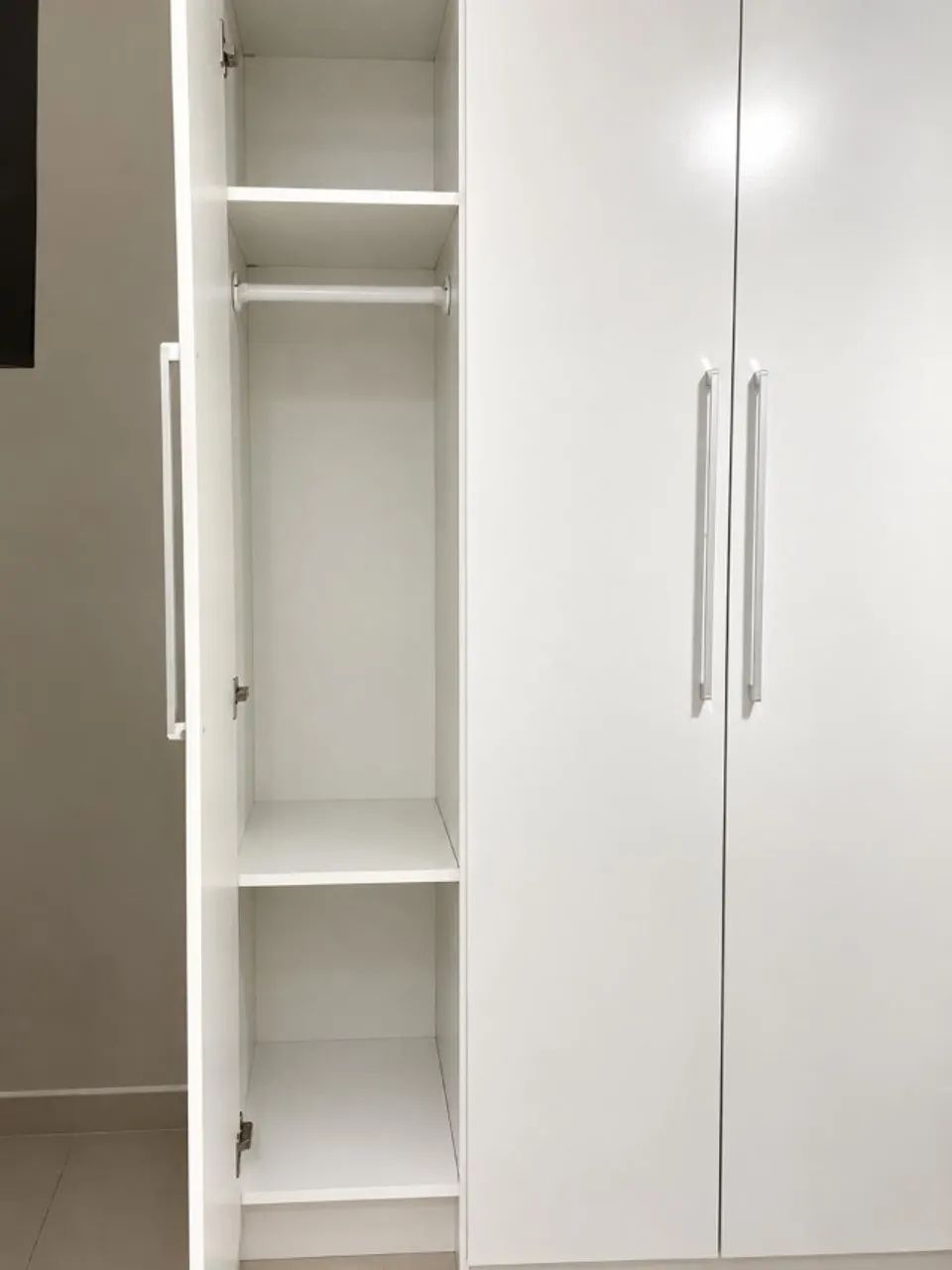 GUARDA ROUPA BRANCO 7 PORTAS - Foto 2