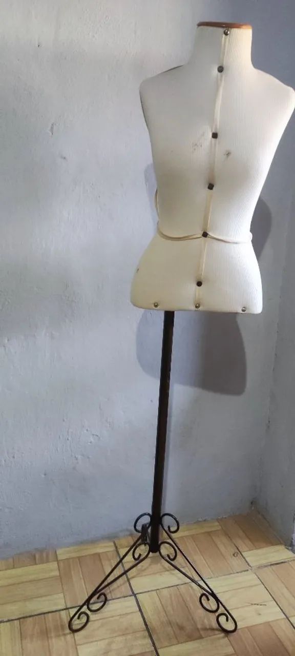 Manequim usado mais em bom estado perfeito para sua loja - Foto 2