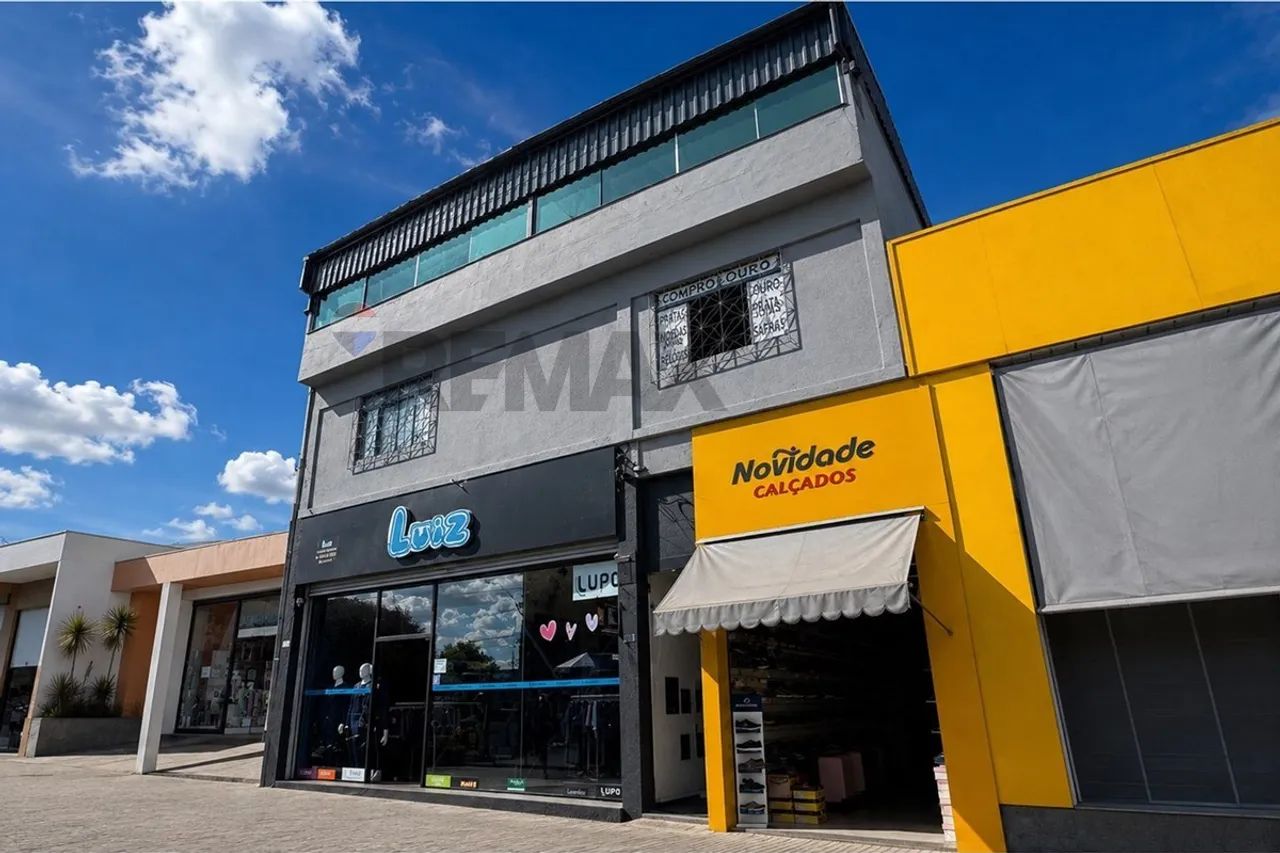Prédio comercial na Av. Abílio Machado - 2 lojas, 7 salas e andar livre