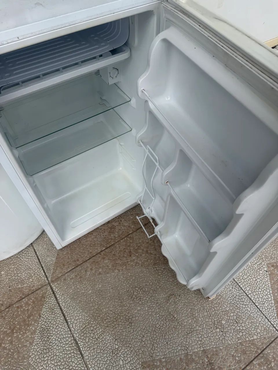 Frigobar Midea 93 Litros 3 meses de Garantia Top - Foto 2