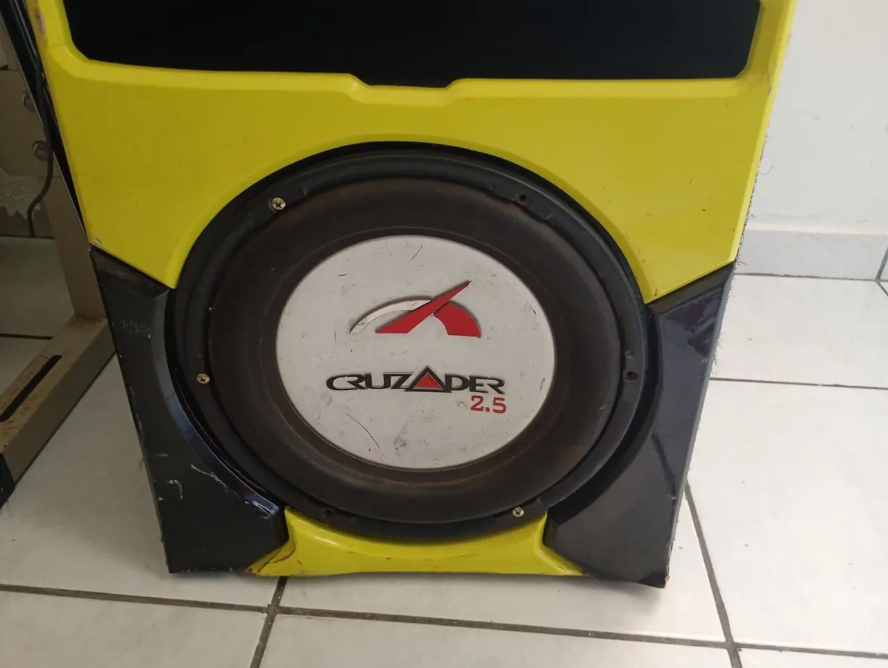 Grave de 12 com caixote 