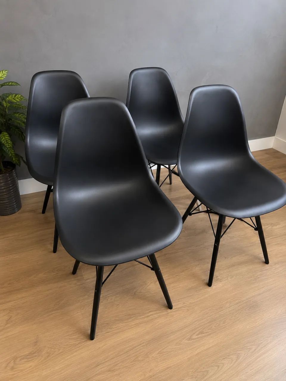 Cadeira Eames Eiffel 
