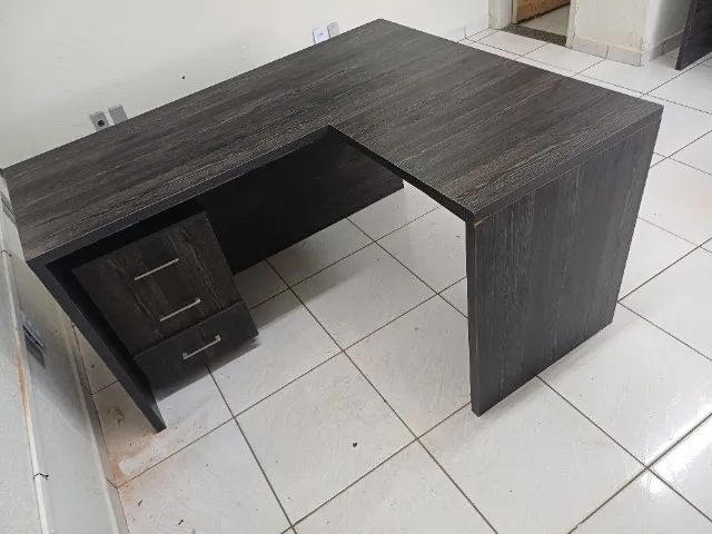 MESA PARA ESCRITORIO EM L - EM MADEIRA - Foto 2