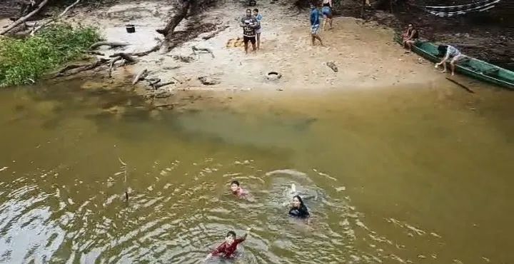 CHÁCARA PARA LAZER COM PRAIA O VERÃO INTEIRO