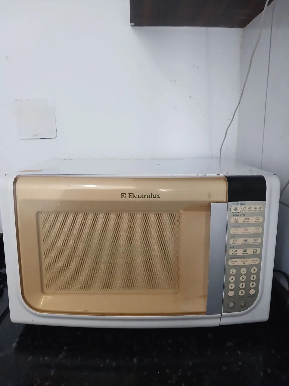 Micro-ondas e bebedouro 