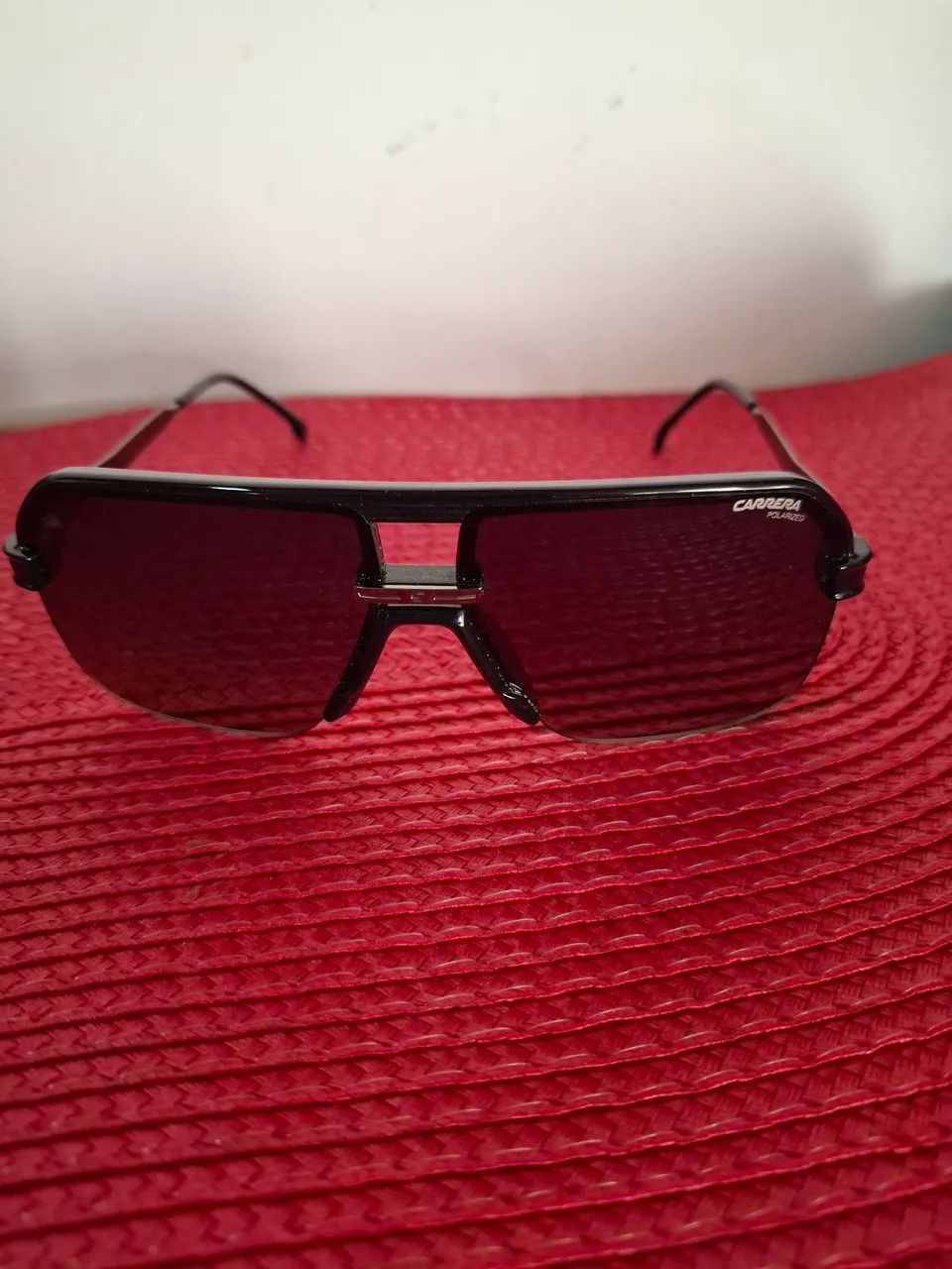 VENDO ÓCULOS DE SOL CARRERA 