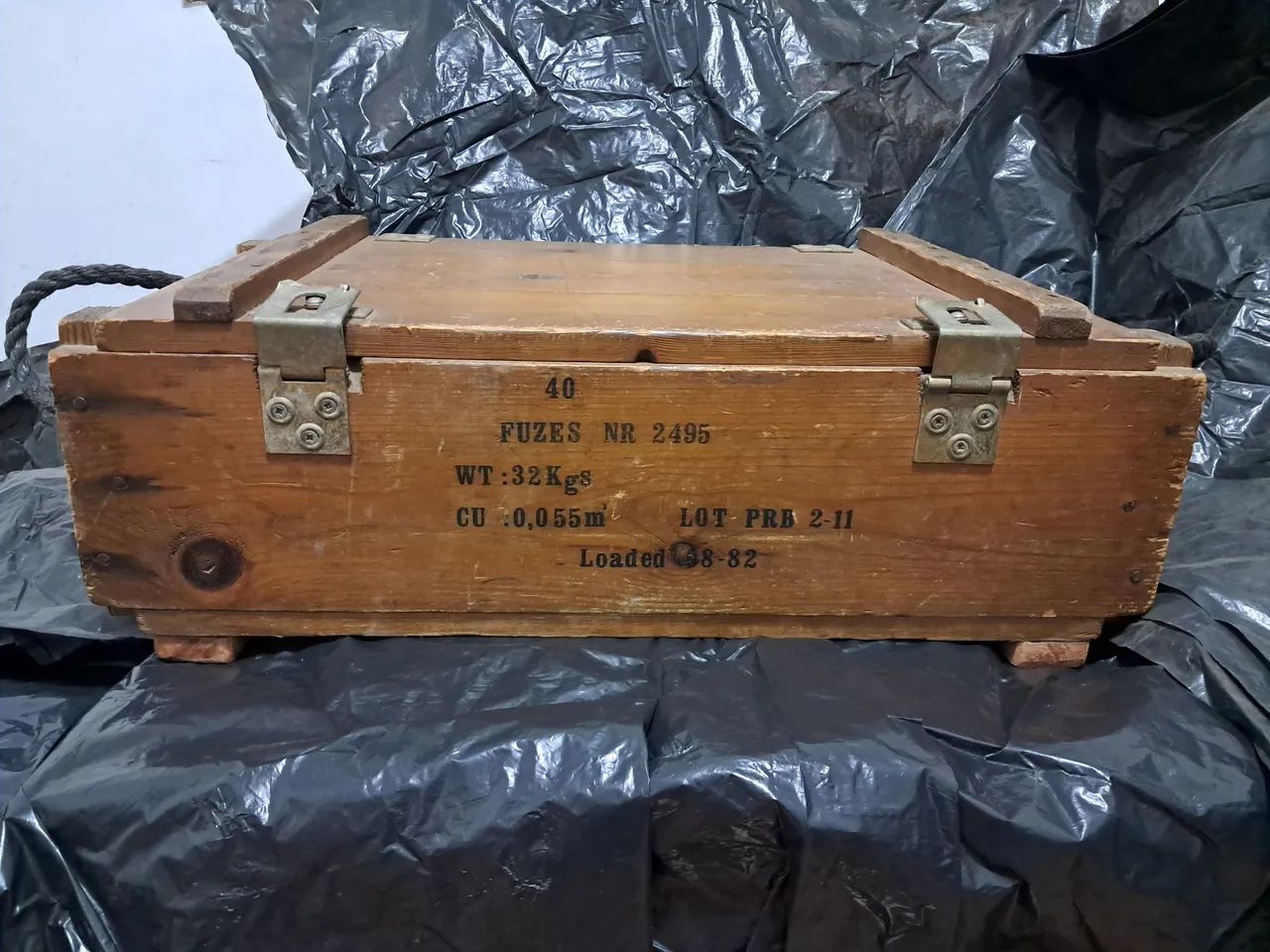 Antiga caixa de material bélico.