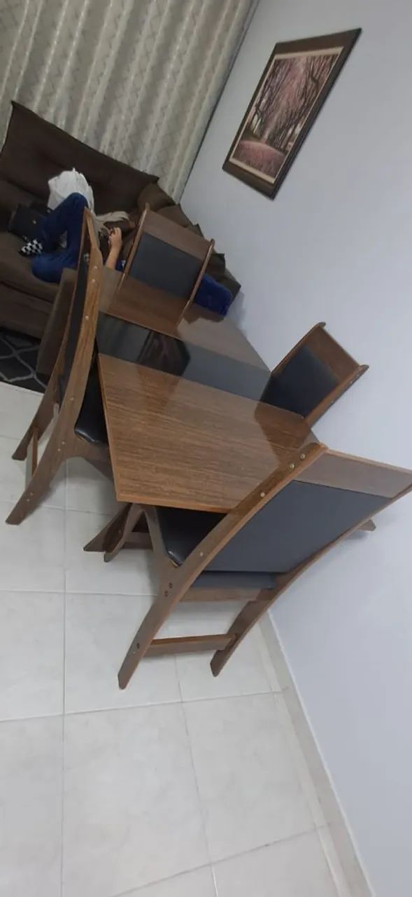 Vendo mesa de jantar com 4 cadeiras  - Foto 2