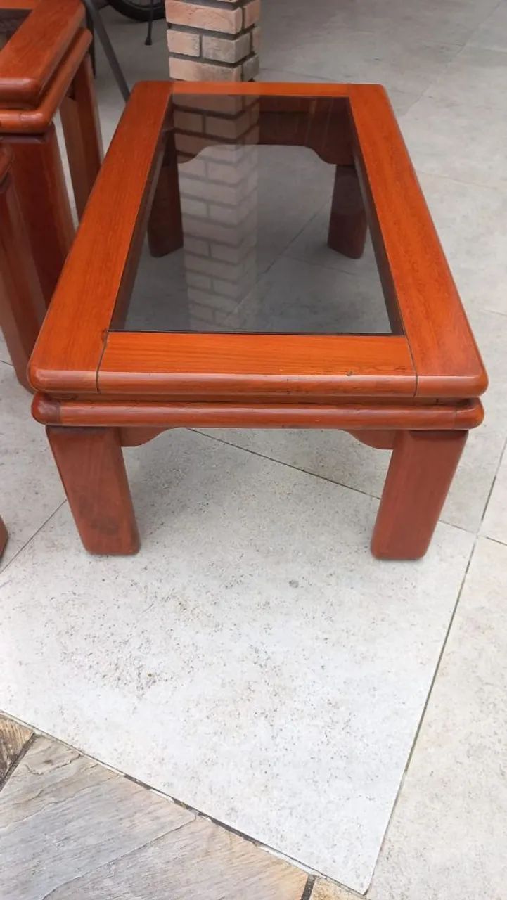 Jogo de duas mesas laterais e uma centro 