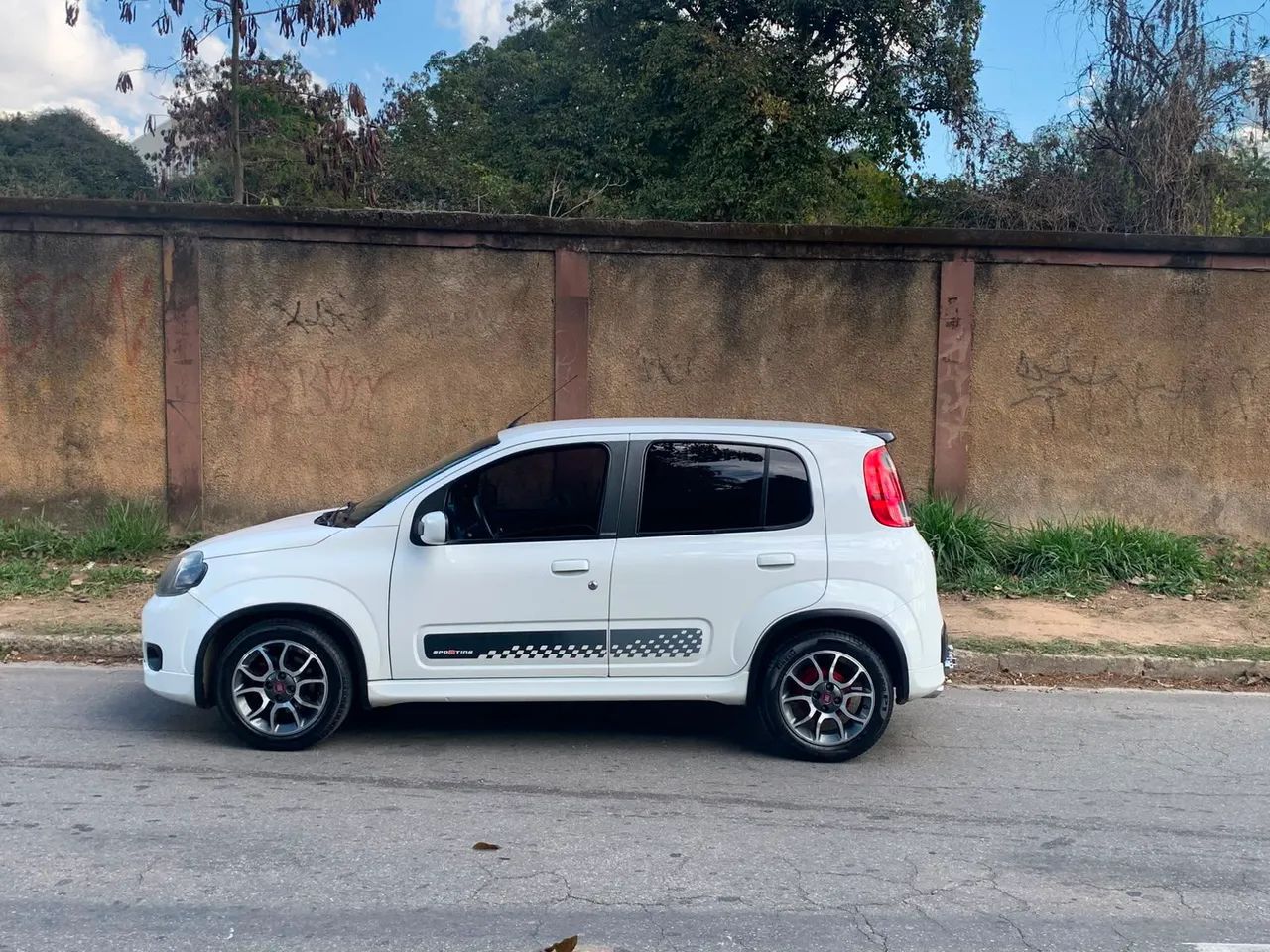 Fiat Uno Sporting 1.4 EVO Fire Flex 8V 4P 2013 - Foto 4