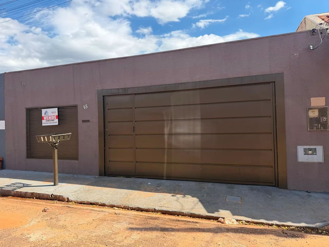 Vendo casa bem localizada,sem financiamento.