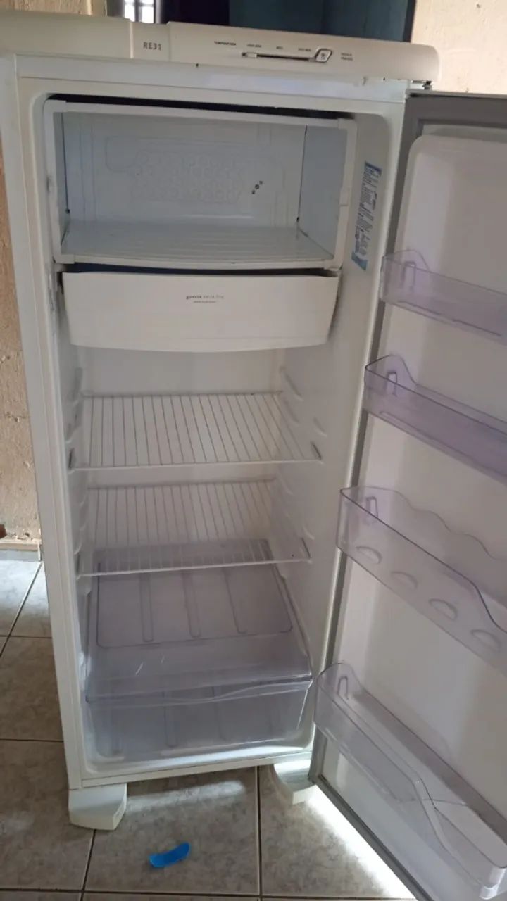 Geladeira ótima funcionando perfeitamente  - Foto 3