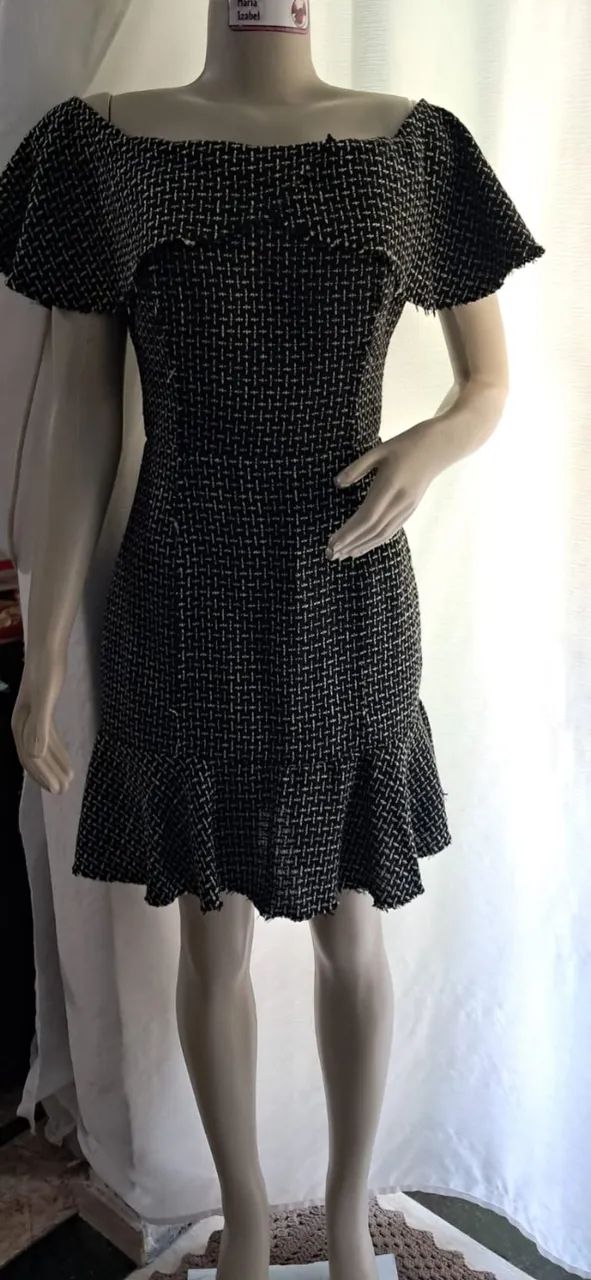 Vestido Stend Curto com Babados e Decote Ombro a Ombro - Foto 4