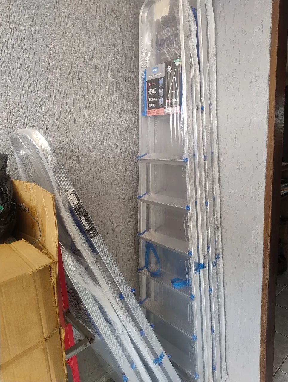 ESCADAS EM ALUMINIO 7 DEGRAUS ( NOVA)