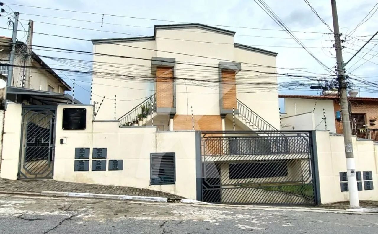 Casa térrea com 2 quartos, sala, cozinha, banheiro, área de serviço, 1 vaga