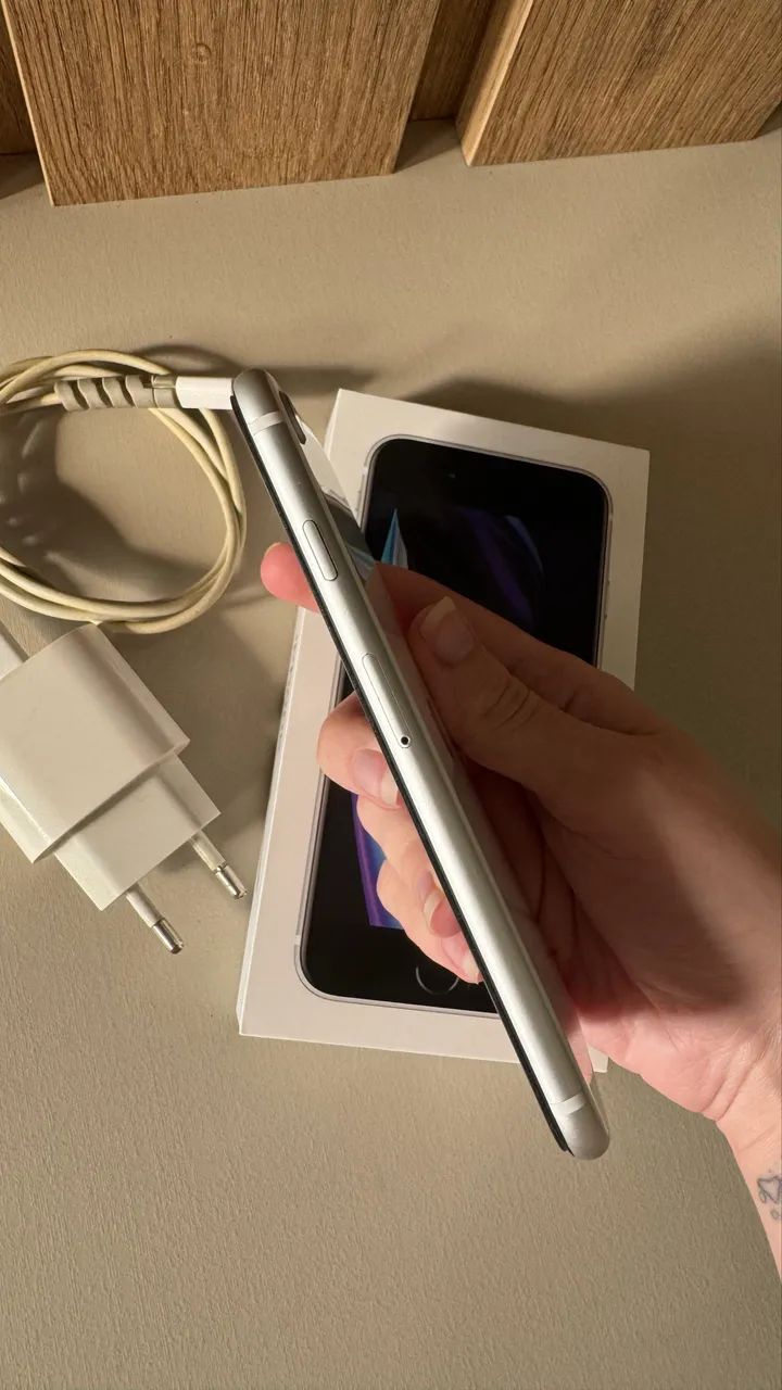 iPhone SE (2020) 128GB Branco - Foto 2