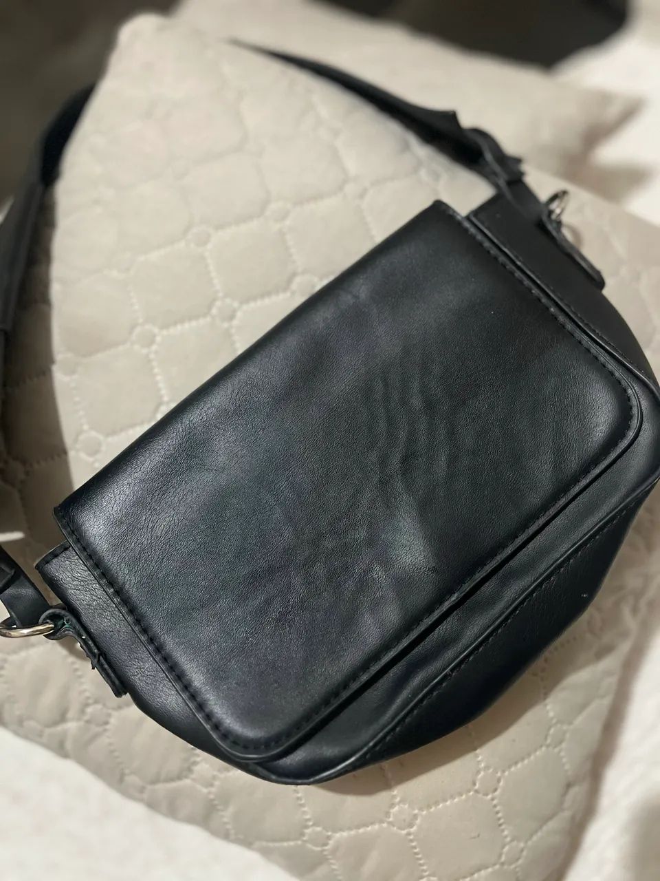 Vendo bolsa preta nunca usada  - Foto 4