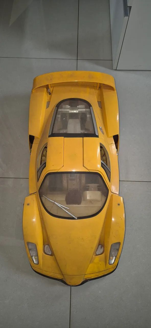 Ferrari de brinquedo