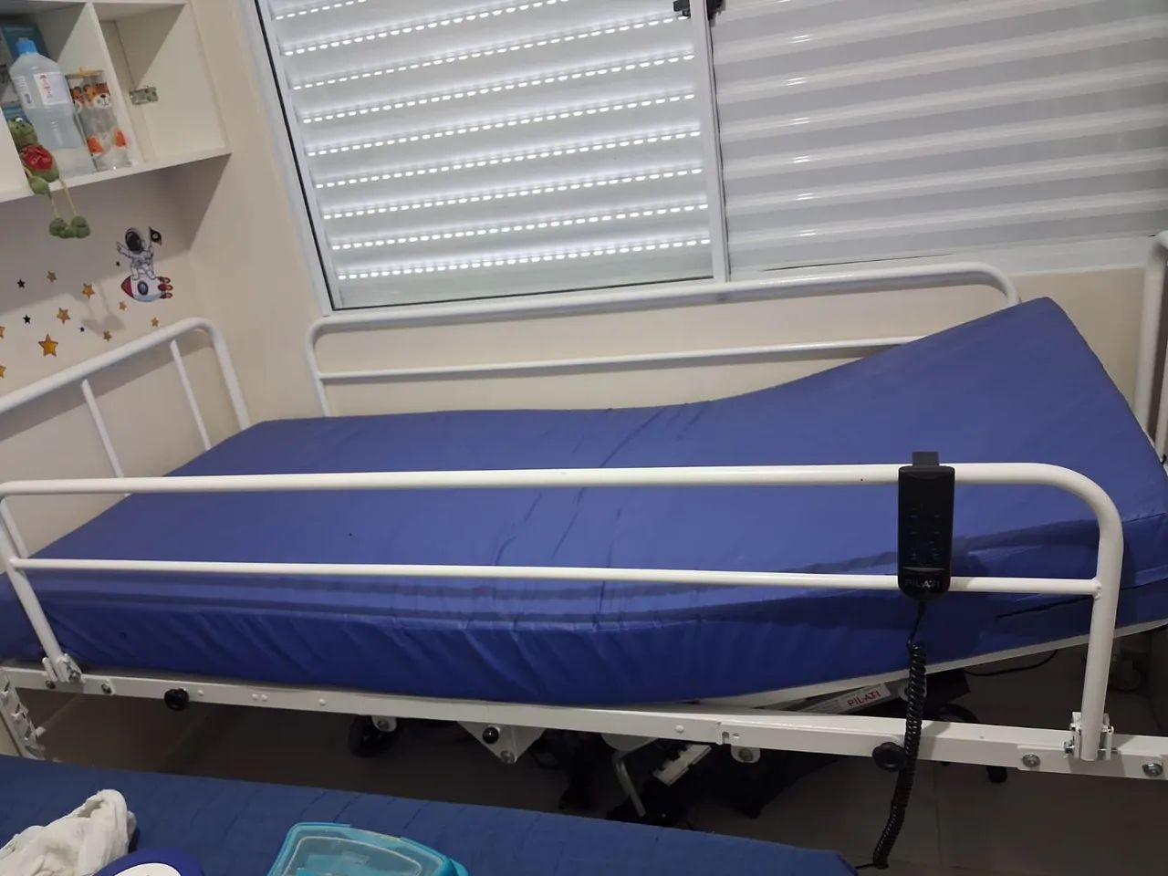 Cama hospitalar motorizada com colchão nova - Foto 2