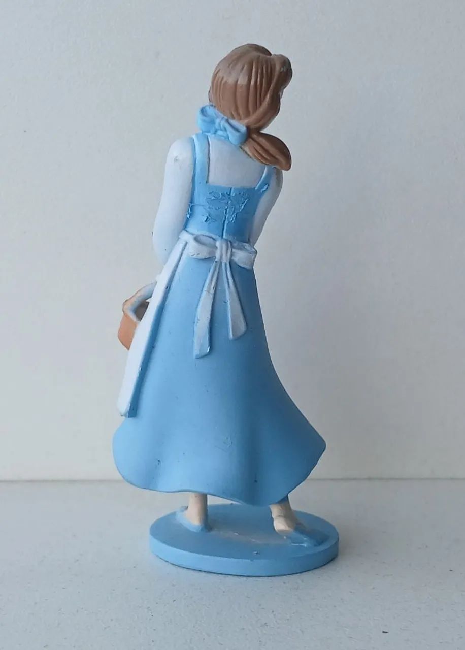 BONECA MINIATURA A BELA E A FERA BELLE CAMPONESA ORIGINAL DISNEY - Foto 2
