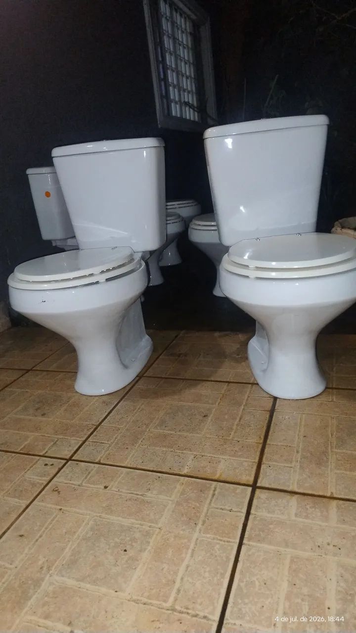 Vaso DECA caixa acoplada com assento